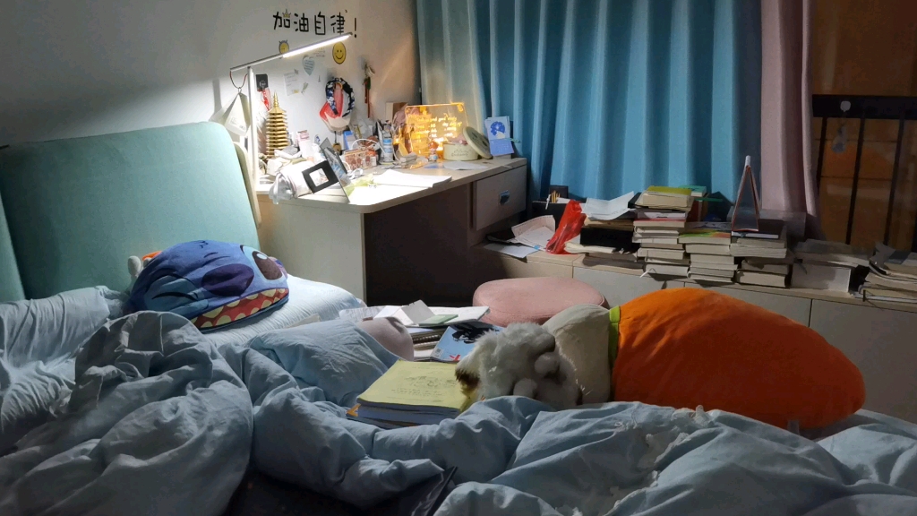 当代女高中生房间