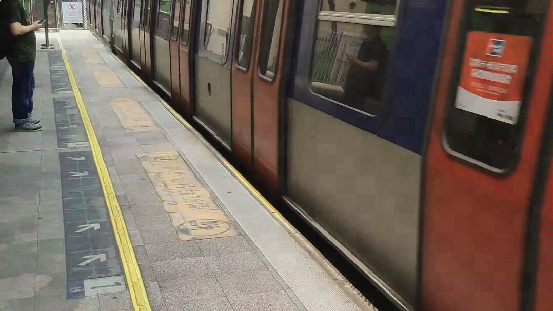 港铁东铁线九龙塘站罗湖方向列车出站站台视角