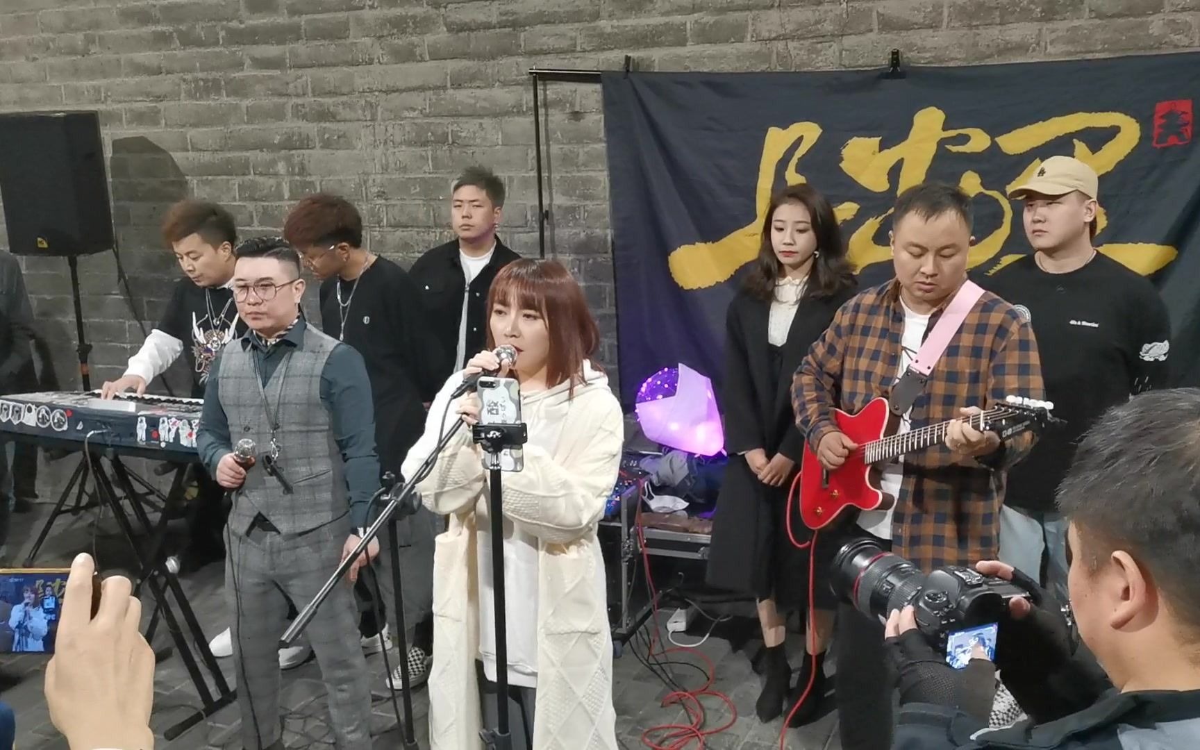 西安美女歌手原创陕西民谣听到两眼泪汪汪怎么能这么好听