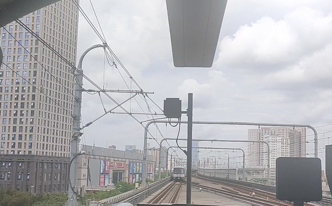 往上海去的路上,周日的日常,在兆丰路地铁站
