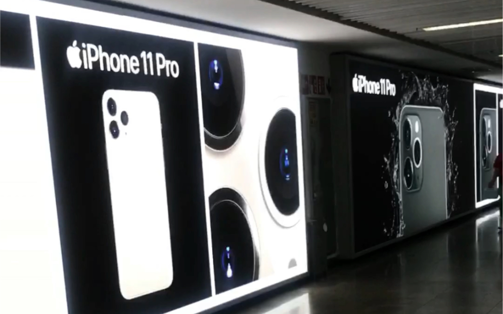 活动作品来感受一下iphone11pro的地铁广告