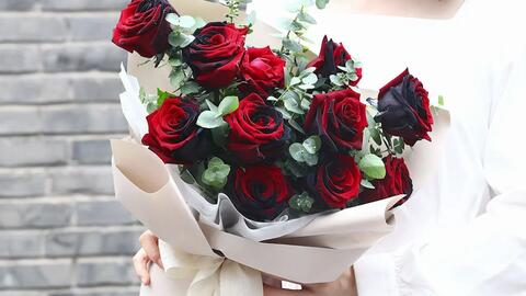 森系微光玫瑰花束包装步骤详解 教你花束包装纸的折法技巧 哔哩哔哩 Bilibili