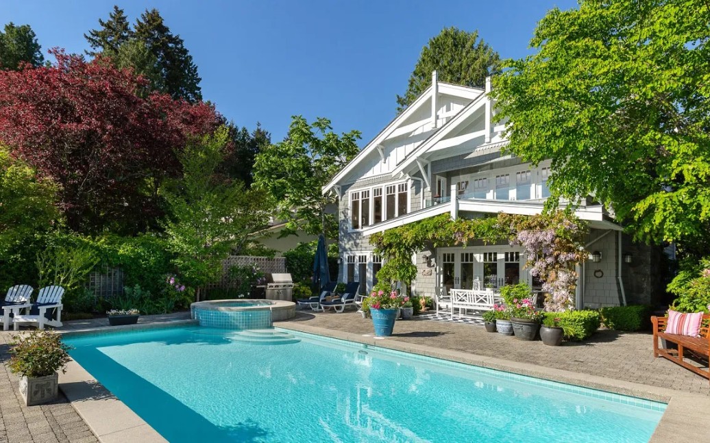 【豪宅收藏】—西温哥华—南加州风格的海滨别墅,拥有迷人的水景_哔哩