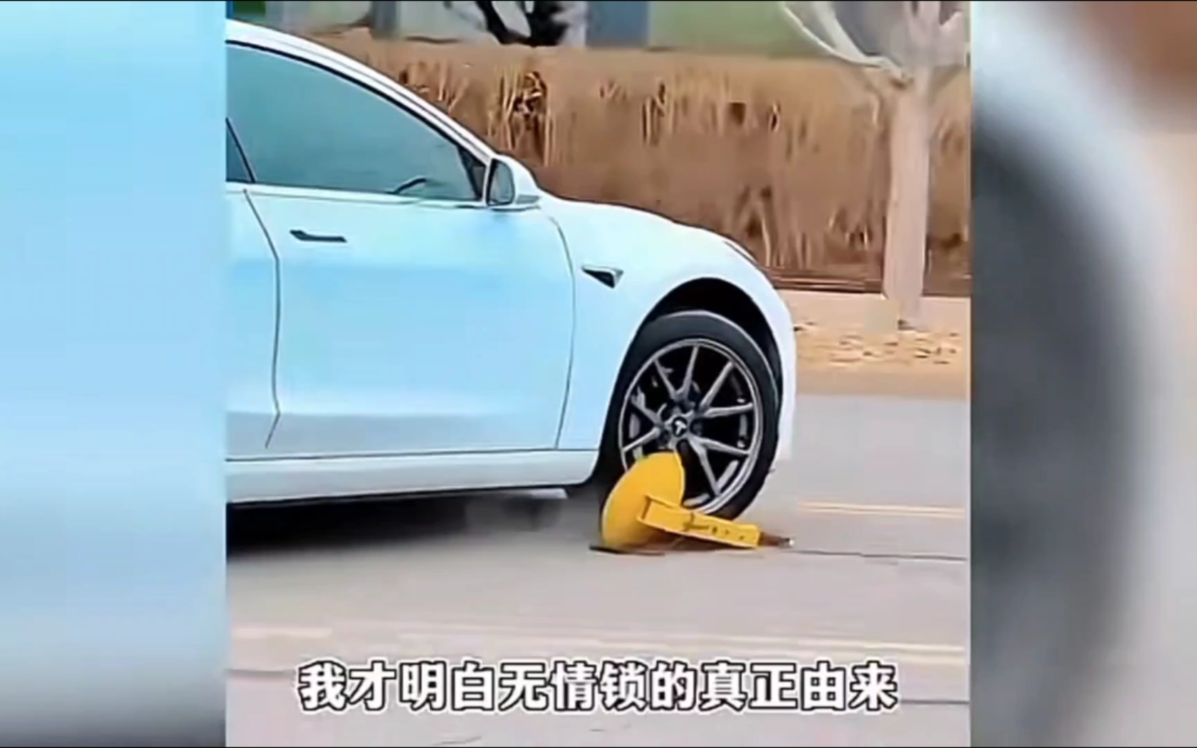 佛山无情锁不分你和我,莽村村民上锁收费200,锁完救护车锁警车
