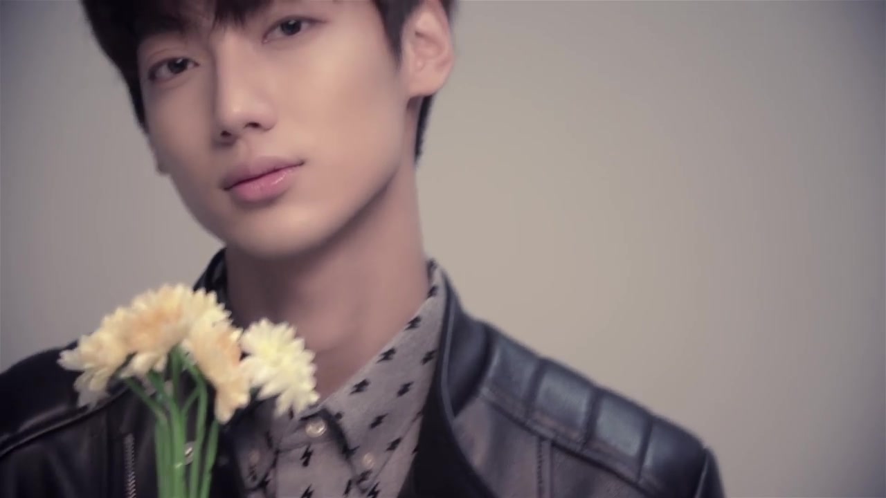 [图]赵光旻[THE LOOK] BOYFRIEND X Customellow 'Fashion Film-KwangMin