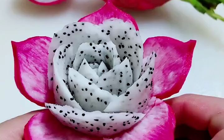 今天用火龙果给大家雕刻了一朵玫瑰花95希望大家喜欢93