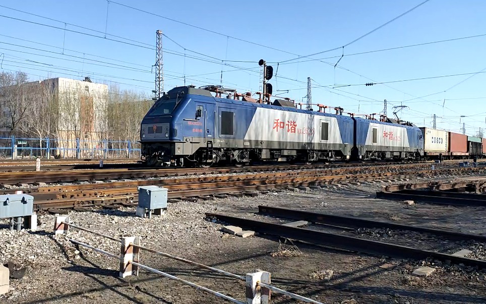 4.4京哈线新城子站沈局白段hxd26228牵引电80257下行新城子站3道出站