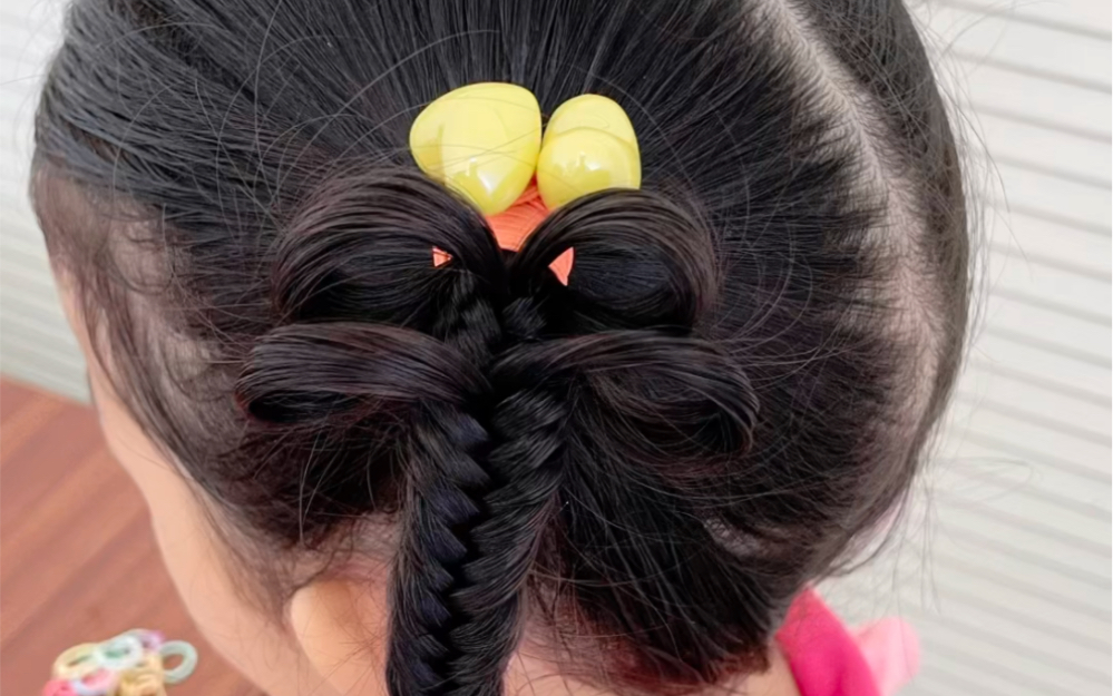 古灵精怪的儿童发型,蜻蜓编发