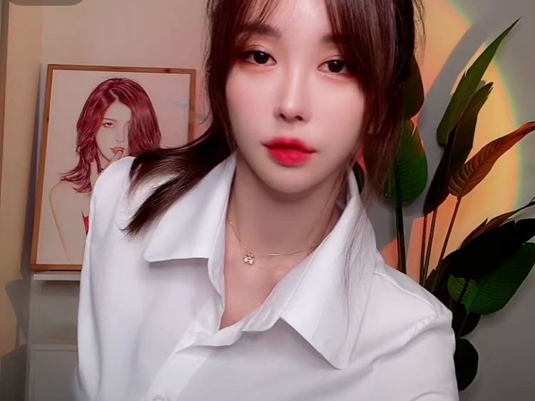 性感美女主播尹素婉 白色衬衫