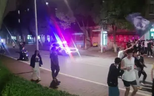 Tải video: 【南京工业大学】EDG夺冠夜间游行 被j车赶回 已经提前预判到了edg会夺冠所以提前蹲点哈哈哈哈哈哈哈