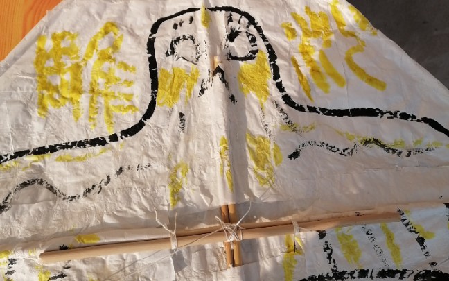 传统艺能之自己糊的纸风筝,飞起来有点沙雕的那种_哔哩哔哩 (゜-゜)つ