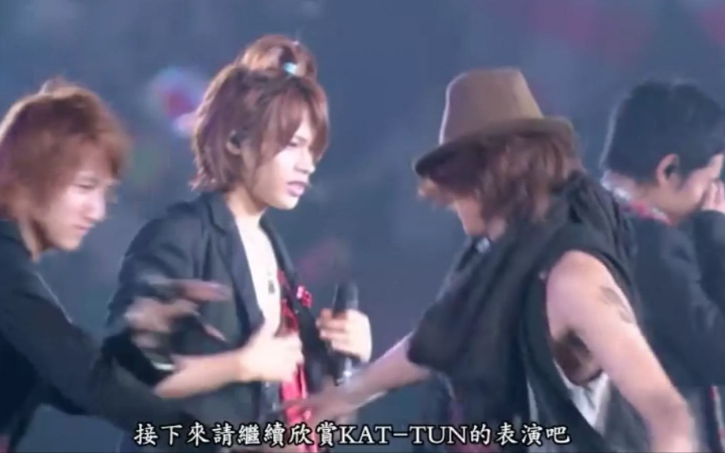 [图]【回忆】【KAT-TUN】Kame&Jin对决满场飞&满满团爱的6人KT 又 乱改词版wilds of my heart