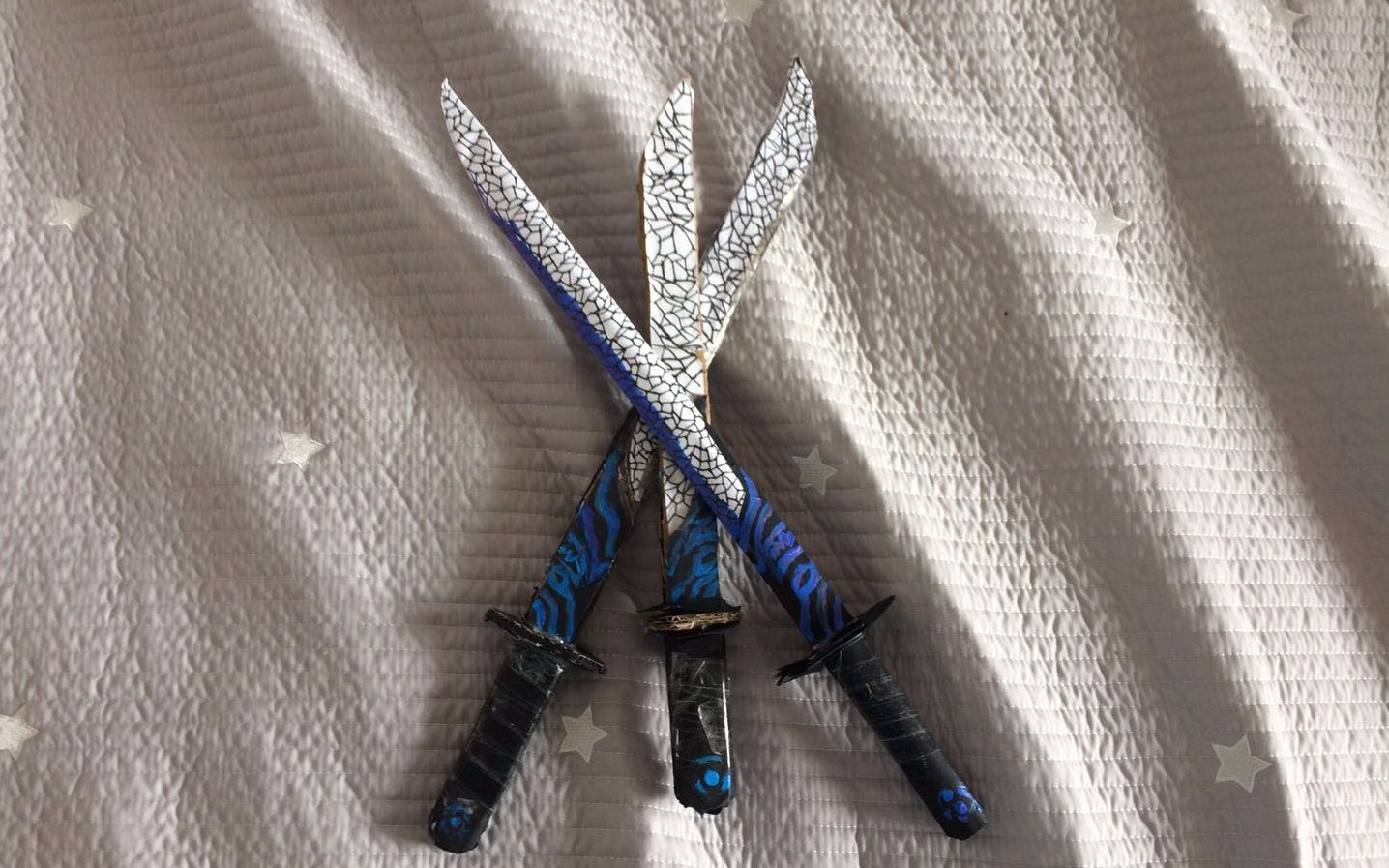 折纸魔刀千刃,超级酷,但是没法现实拍摄,只好讲解教程【企鹅与手工】
