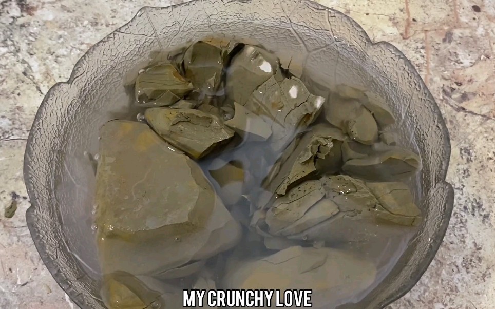 【my crunchy love】乌拉尔粘土泡水的声音_哔哩哔哩_bilibili