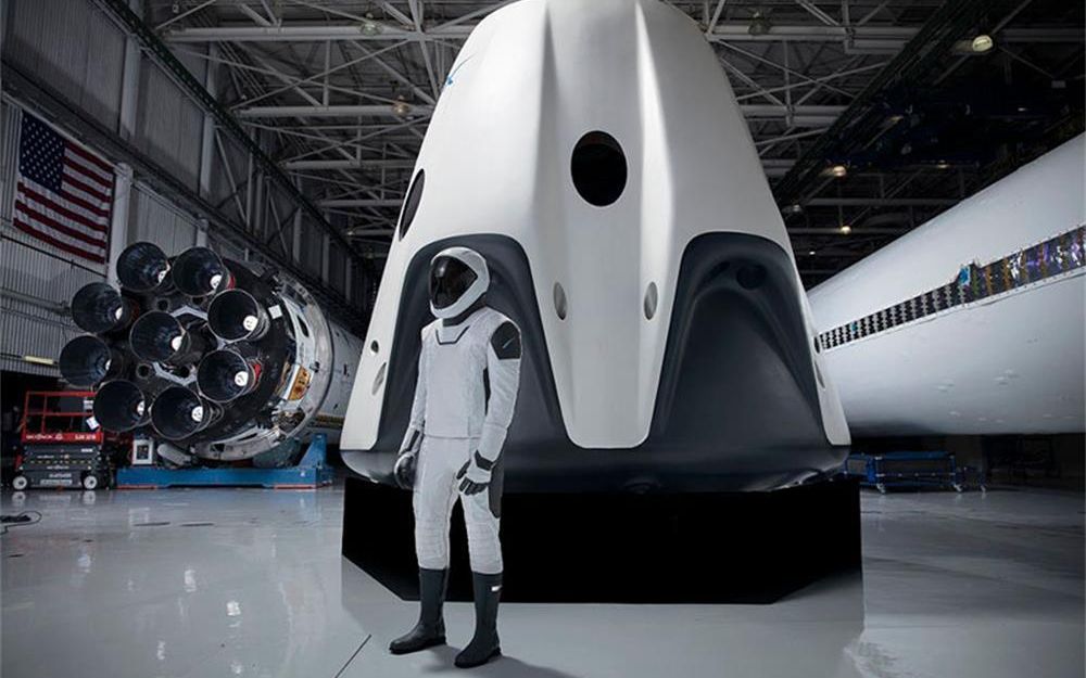 Space X龙飞船内部曝光，高级轿跑设计感，明年将载人往返太空_哔哩哔哩 (゜-゜)つロ 干杯~-bilibili