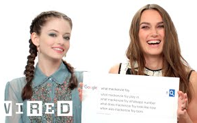 Keira Knightley & Mackenzie Foy Answer the Web's Most Searched Questions哔哩哔哩bilibili