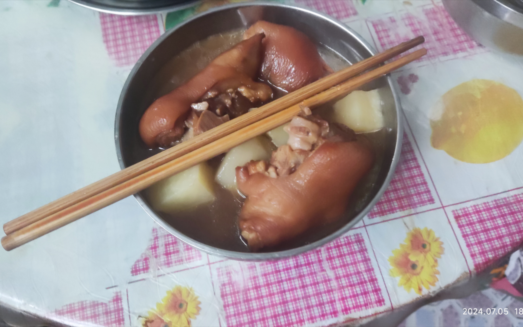毕业在家,红烧猪脚