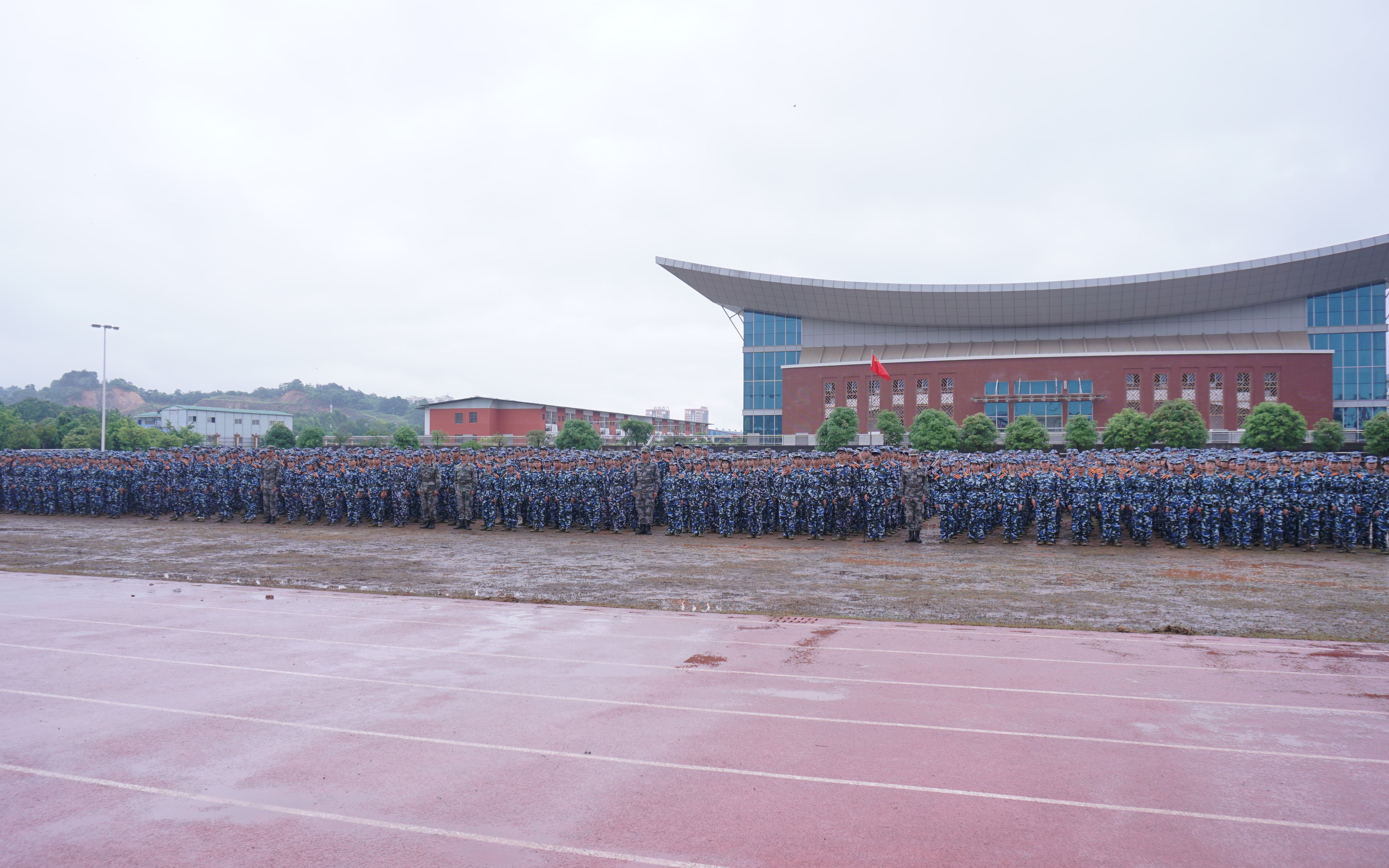 广西民族大学相思湖学院2018级军训汇报哔哩哔哩bilibili