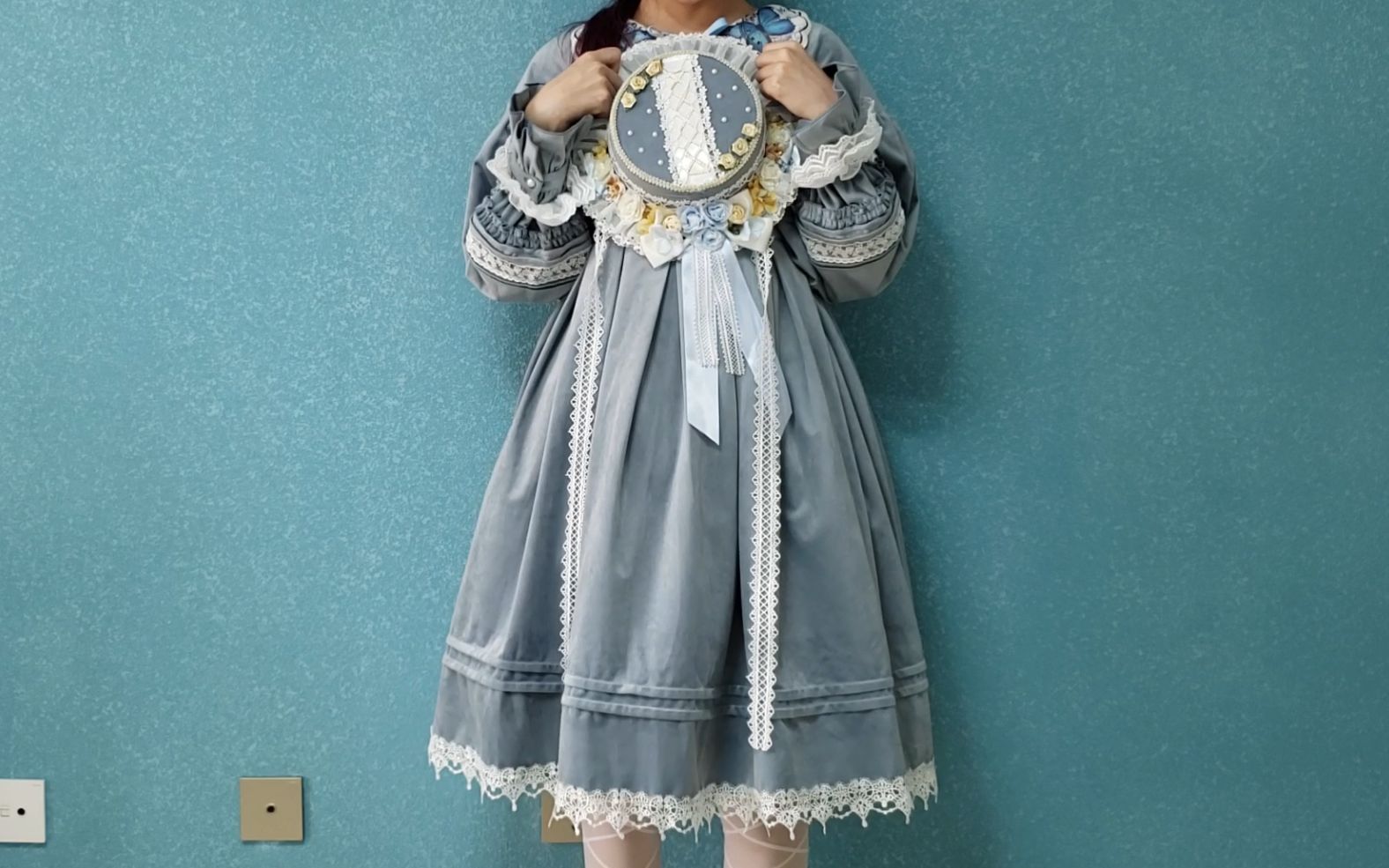 [图]月亮河MoonRiver_Lolita：蝴蝶梦丝绒OP 与 猫匣lolita手作：扁帽丝绒灰蓝色 开箱展示