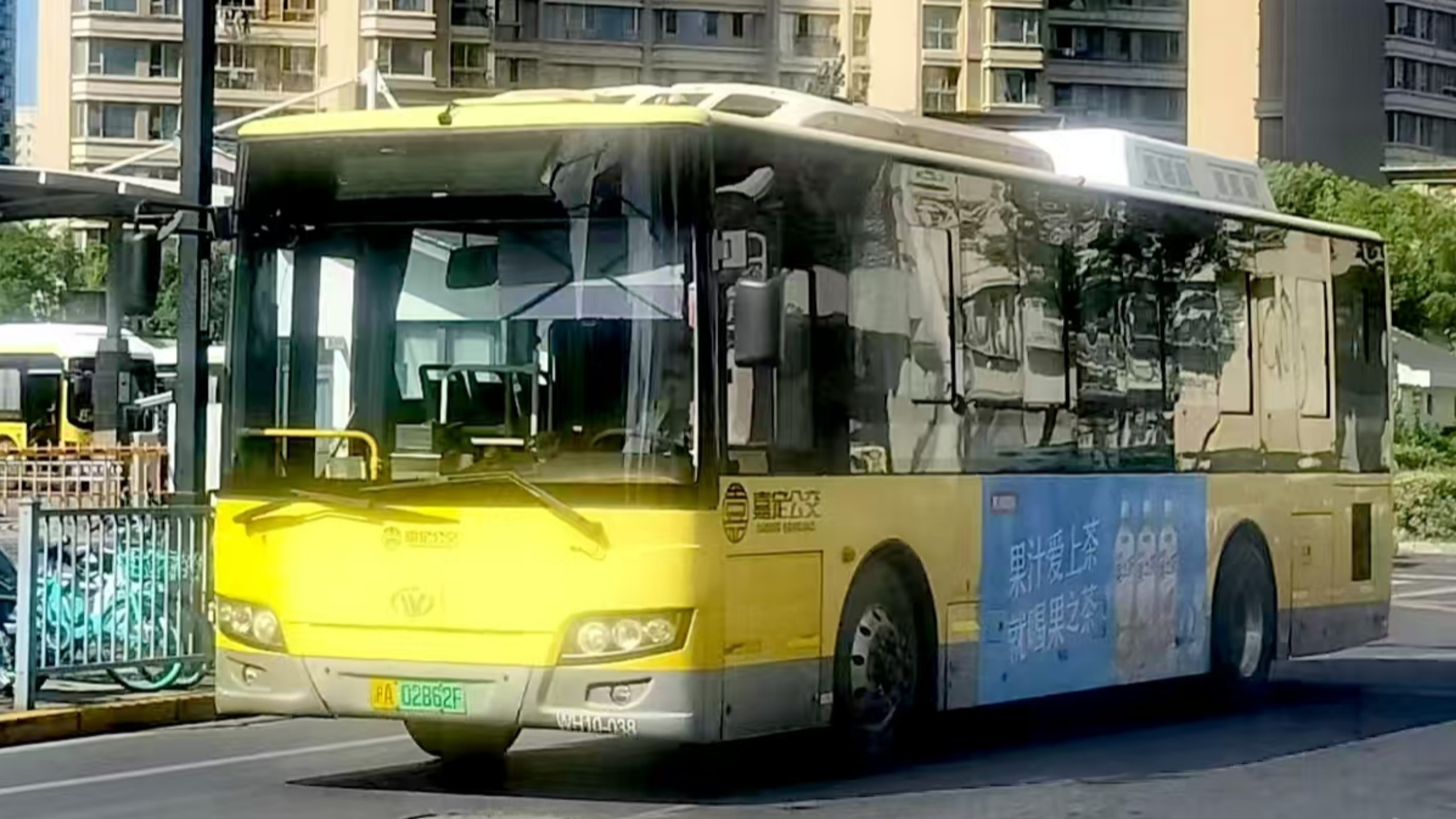 上海嘉泰线公交车终点站公交嘉定北站回场 车号:wh10