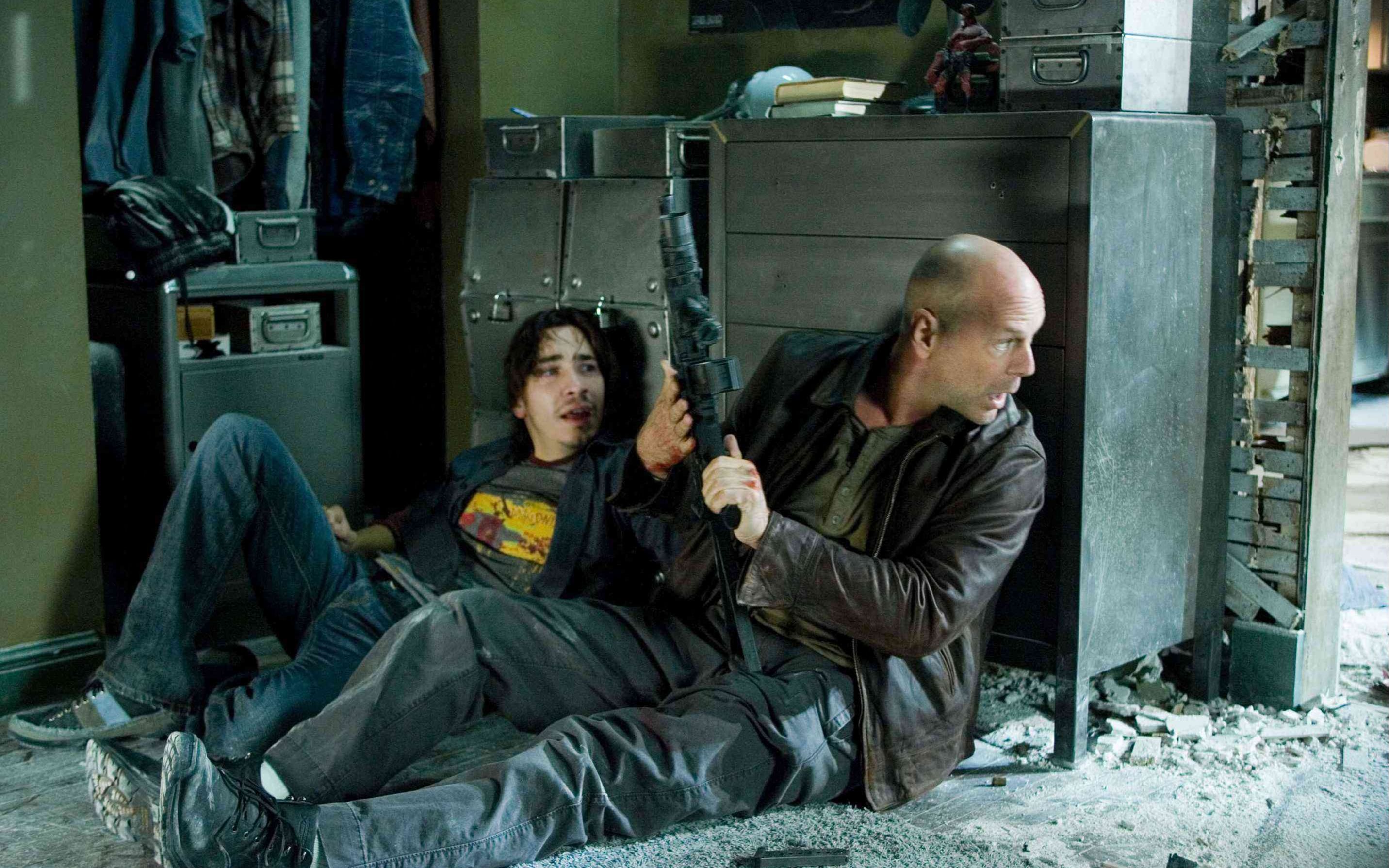 虎胆龙威4,警察约翰·迈克莱恩关键时刻他总是能挺身而出拯救身边的人