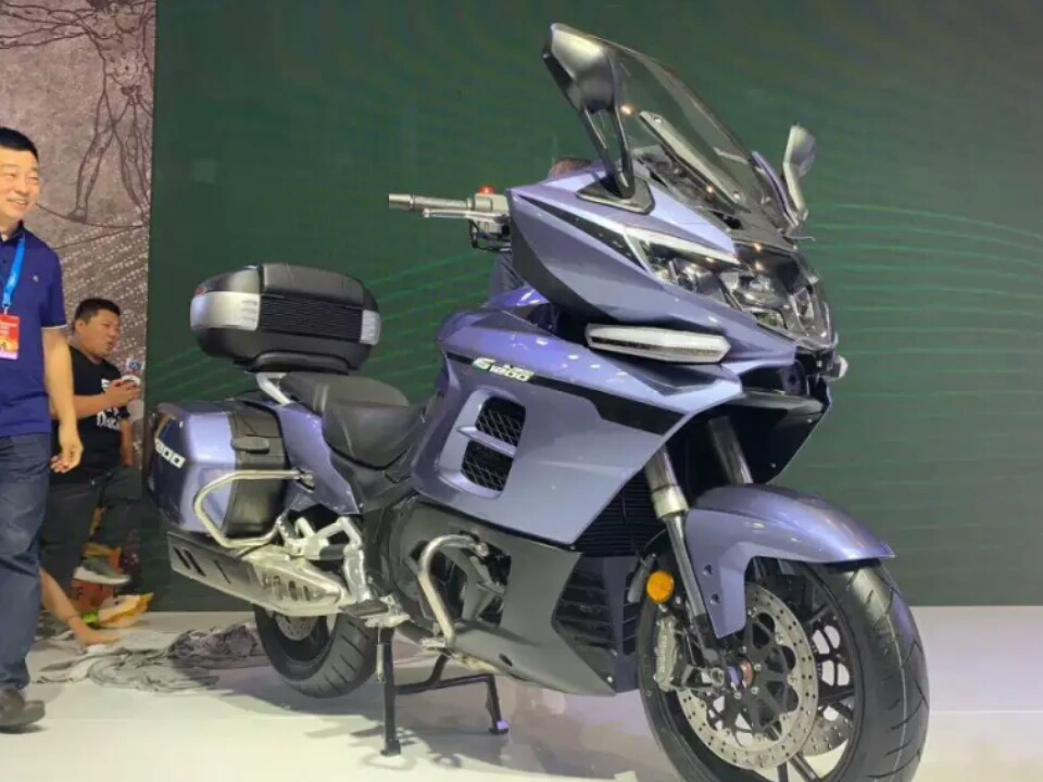 贝纳利顶级旅行车1200gt发布