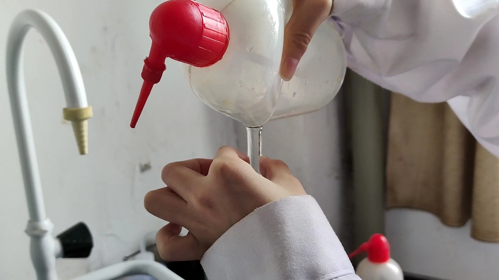 [洗瓶]实验室的双口洗瓶