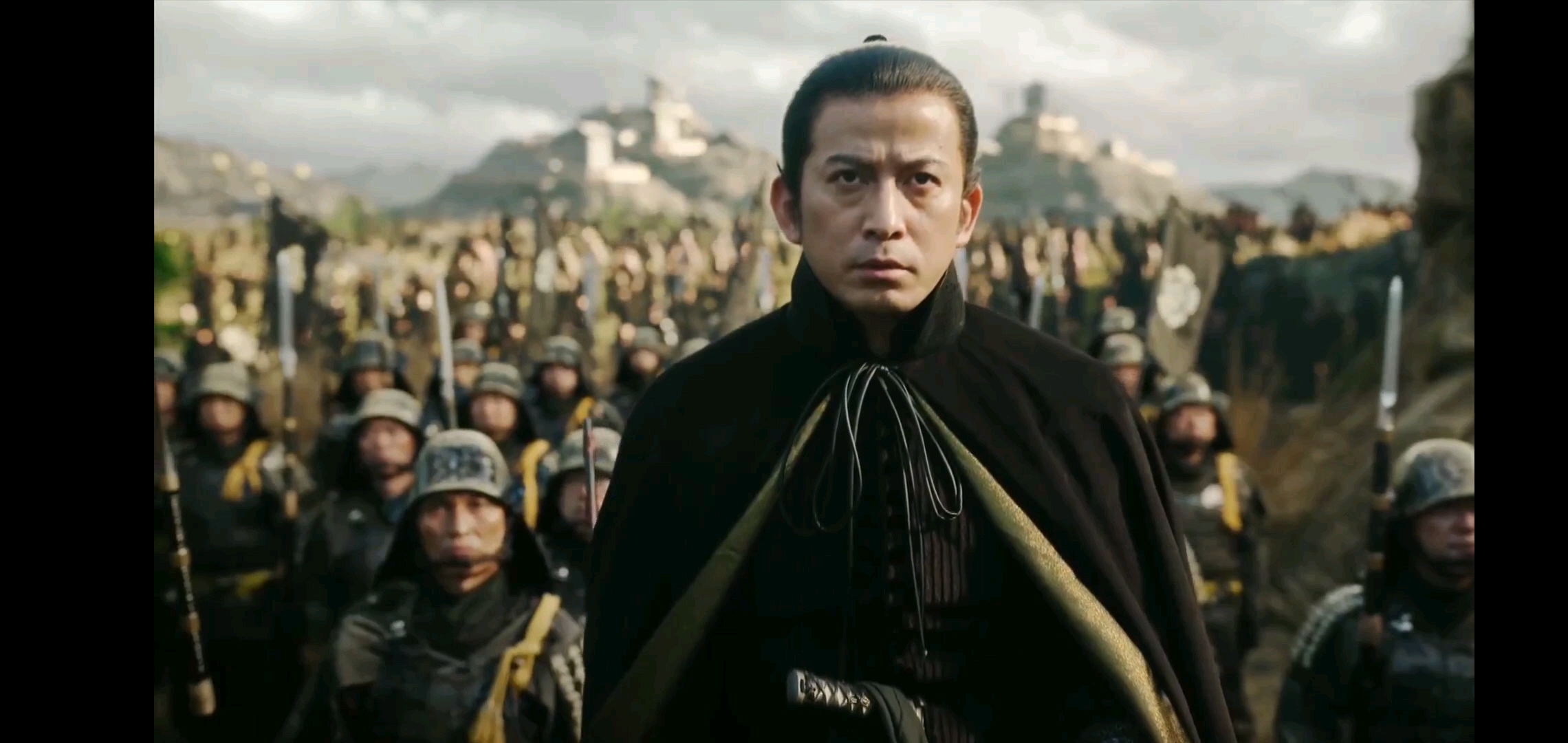 好吧,不止家康被黑,织田信长也没好到哪去,跟个变态一样来追杀家康-冈