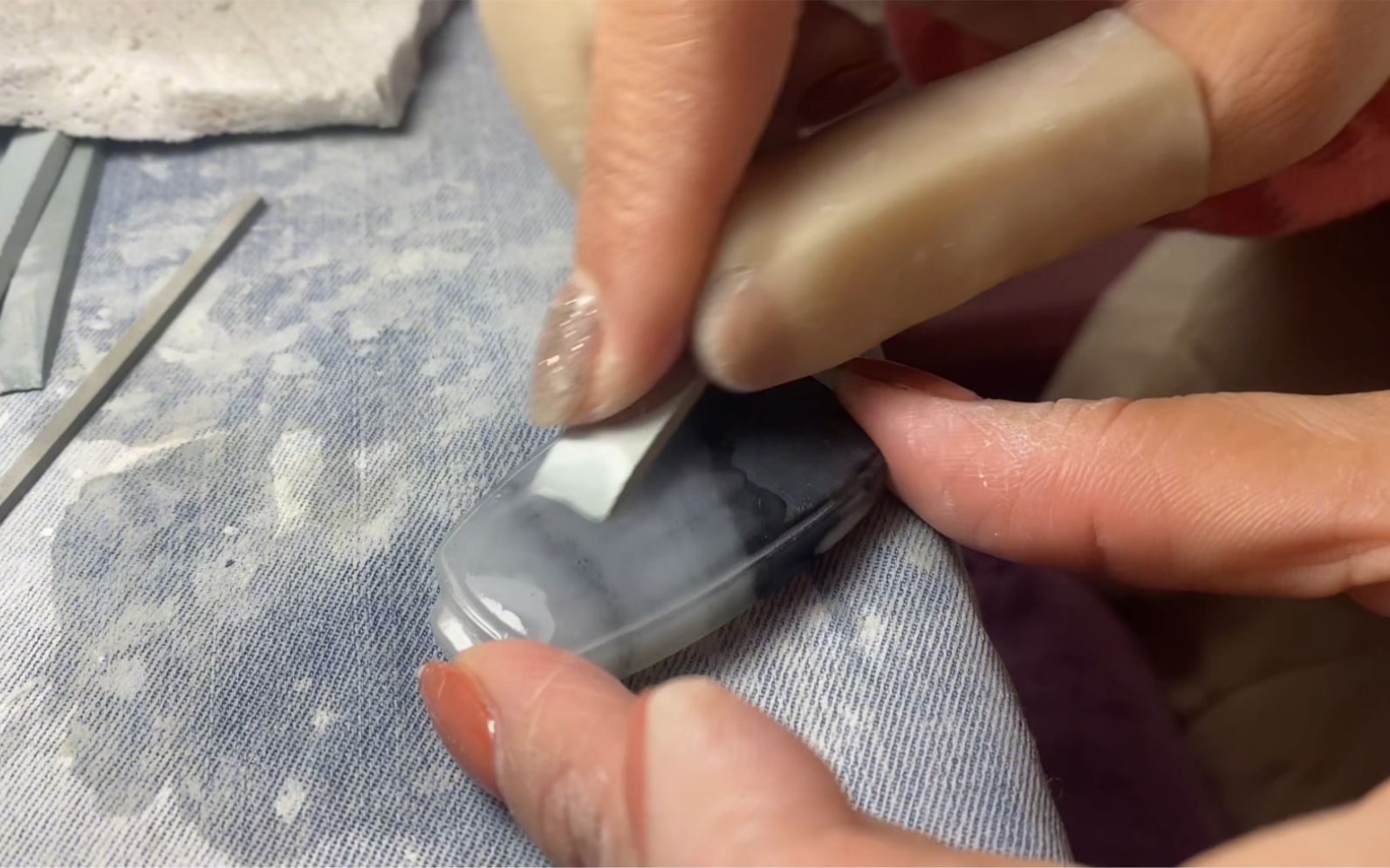 和田玉加工很少有人知道的最后一步工艺,抛光打磨注入灵魂