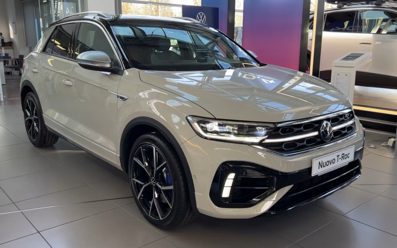 2023新款大众t-roc 300马力内饰和外观细节