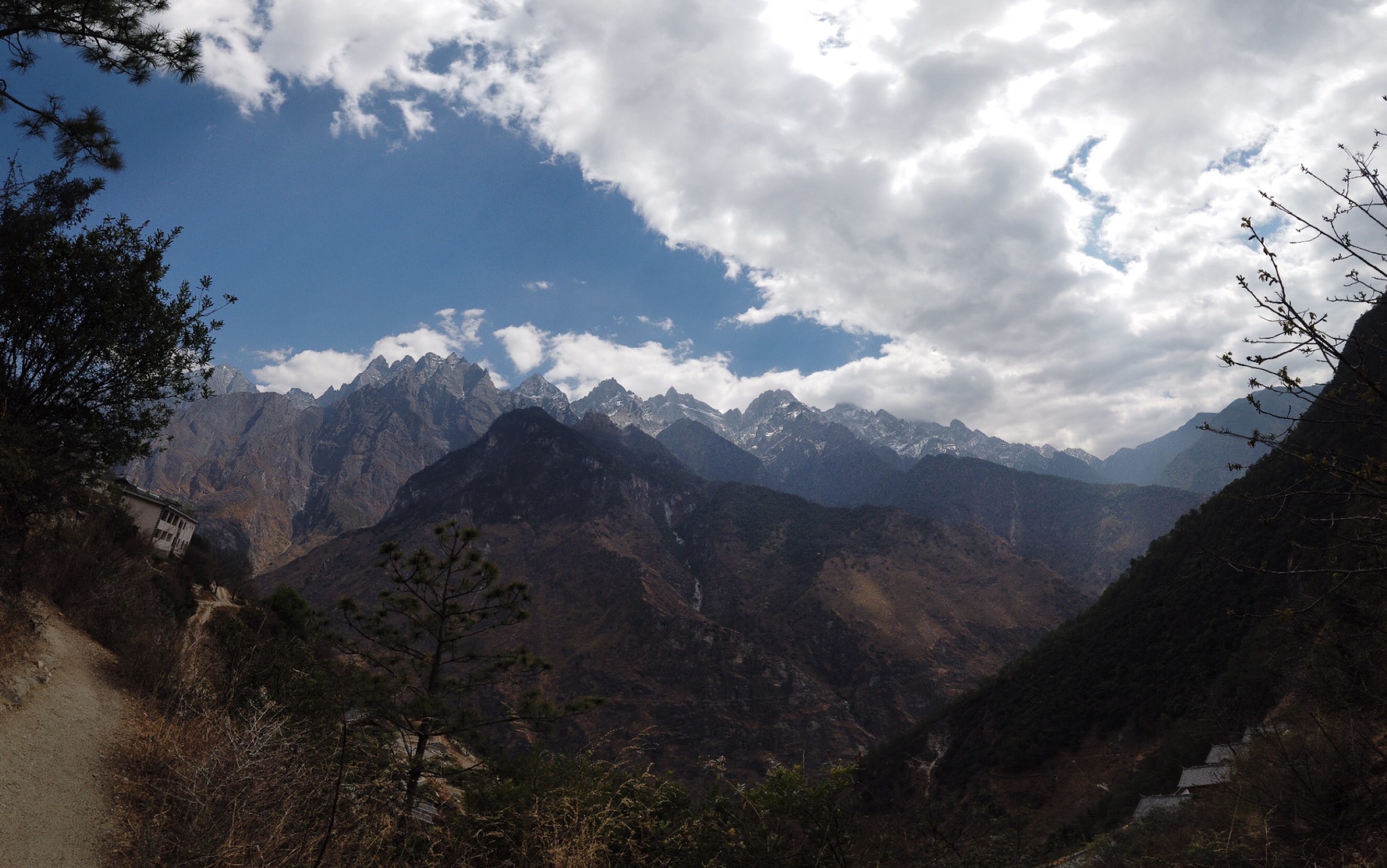 一个人安静的旅行ⷮŠ丽江虎跳峡高线徒步(一):虎跳峡镇(桥头)到高线徒步起点哔哩哔哩bilibili