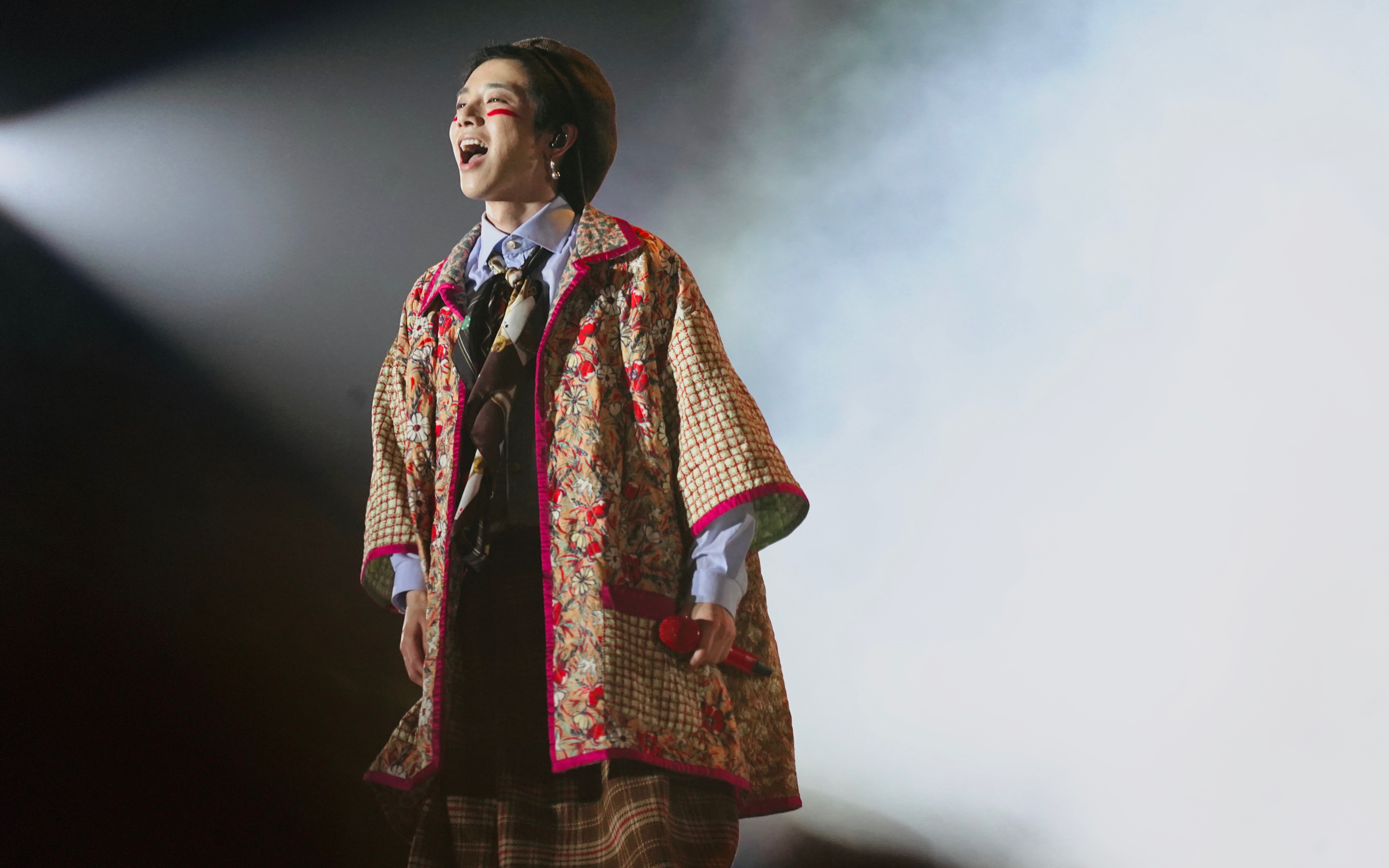 华晨宇饭拍好想爱这个世界啊20191116海口火星演唱会