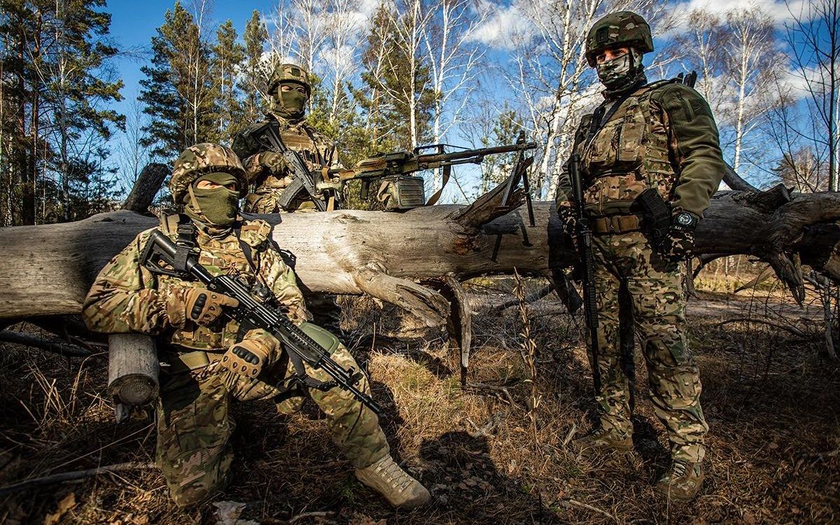 【squad 战术小队】一名俄军医疗与侦查组的渗透日常