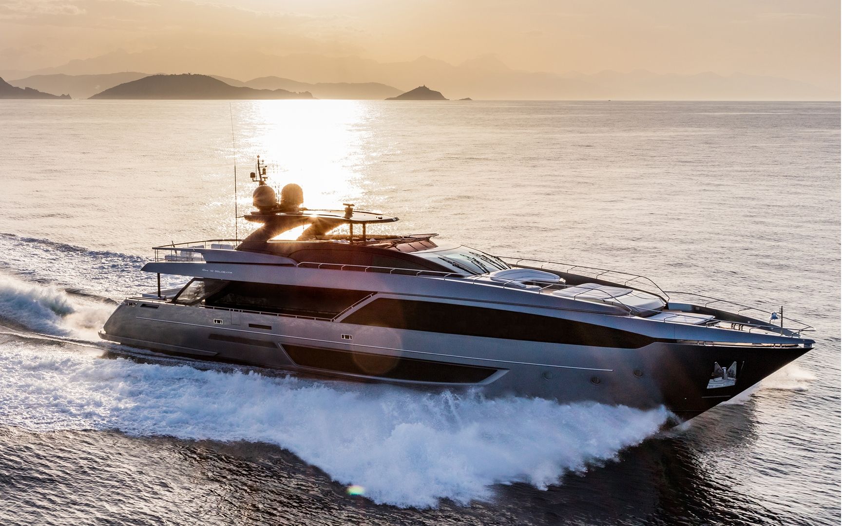 "甜蜜生活"-游艇中的劳斯莱斯,丽娃新旗舰来袭riva 110 dolcevita