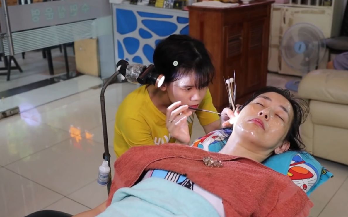 视觉asmr越南理发店美女体验两个小姐姐按摩采耳服务超值享受