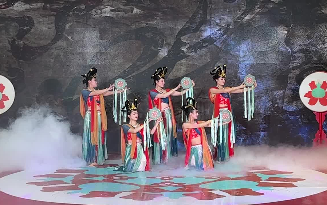 [图]龙湖时代金沙天街 张艺兴《飞天》舞蹈表演