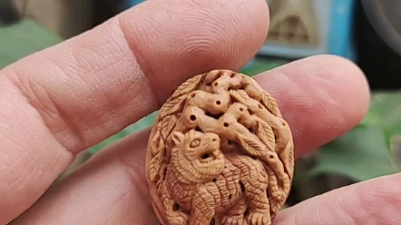 桃核雕刻老虎