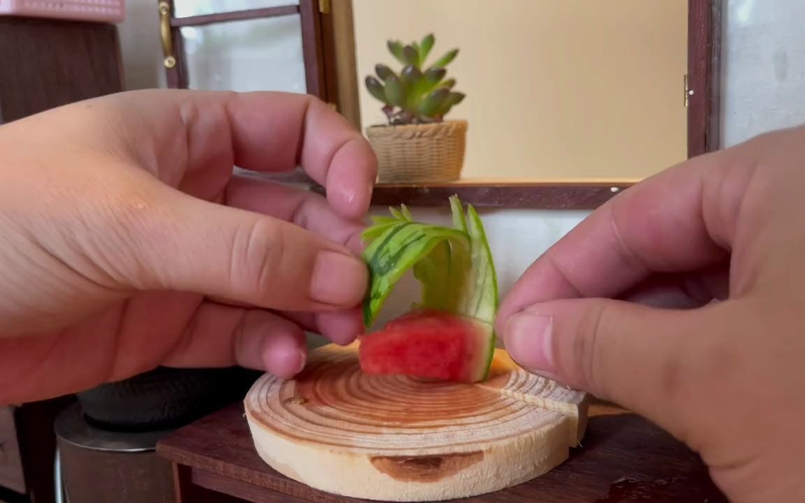 【西瓜拼盘】迷你厨房里也可以做如此精致果然,超小的西瓜拼盘