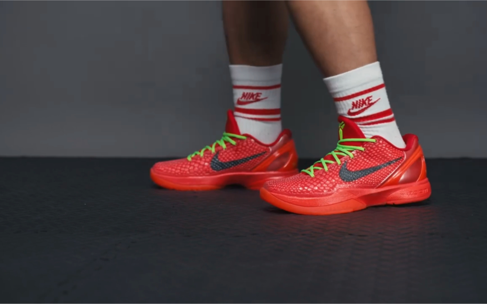 红舞鞋?新年派对首选kobe 6反转青蜂侠