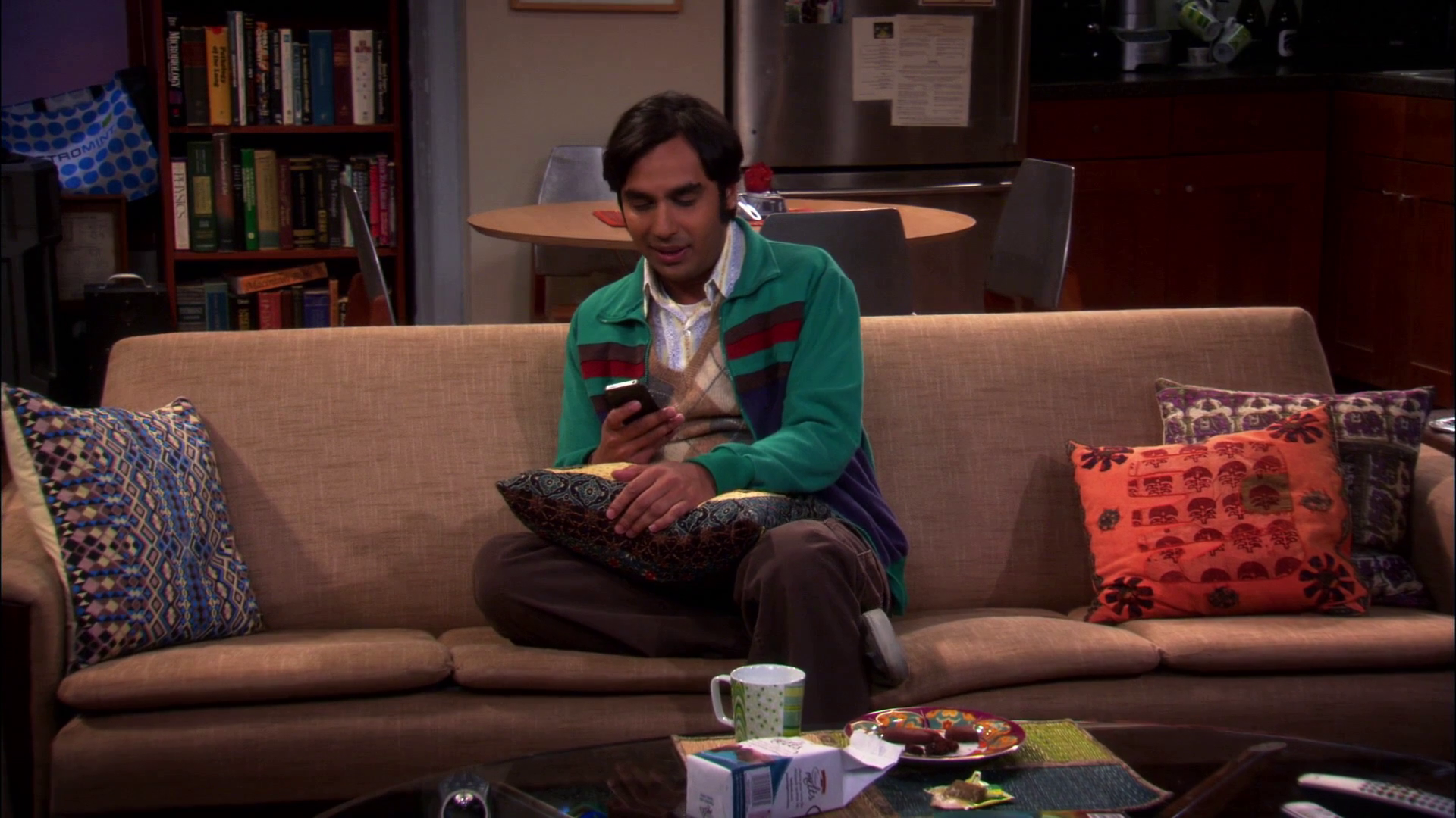 生活大爆炸:拉杰迷恋智能语音siri不可自拔