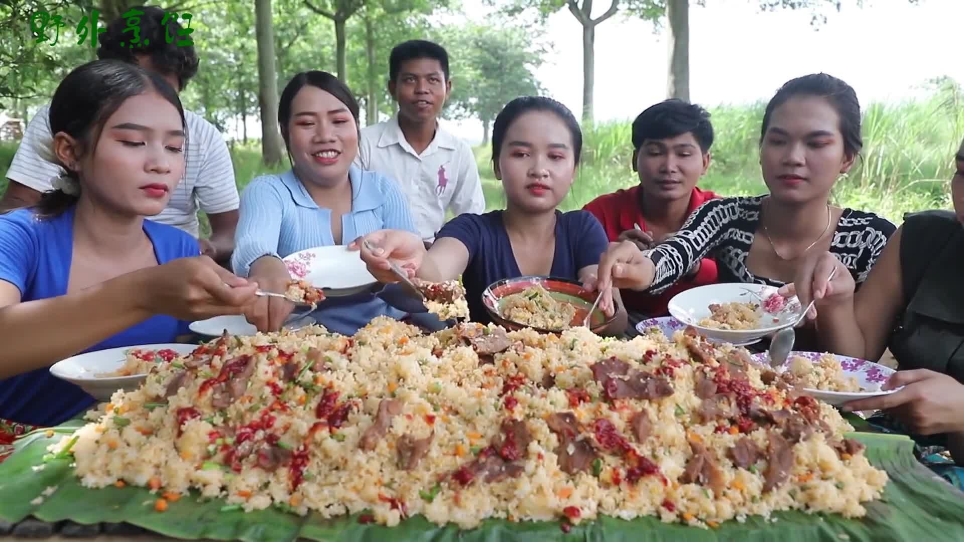 [图]都以为国外炒饭是黑暗料理，看见泰国的蛋炒饭刷新三观，肉比蛋多