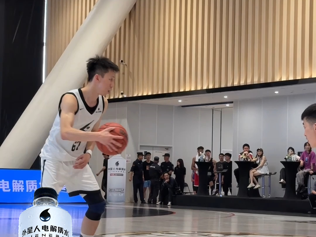 钟显超实战暴扣无人可挡!