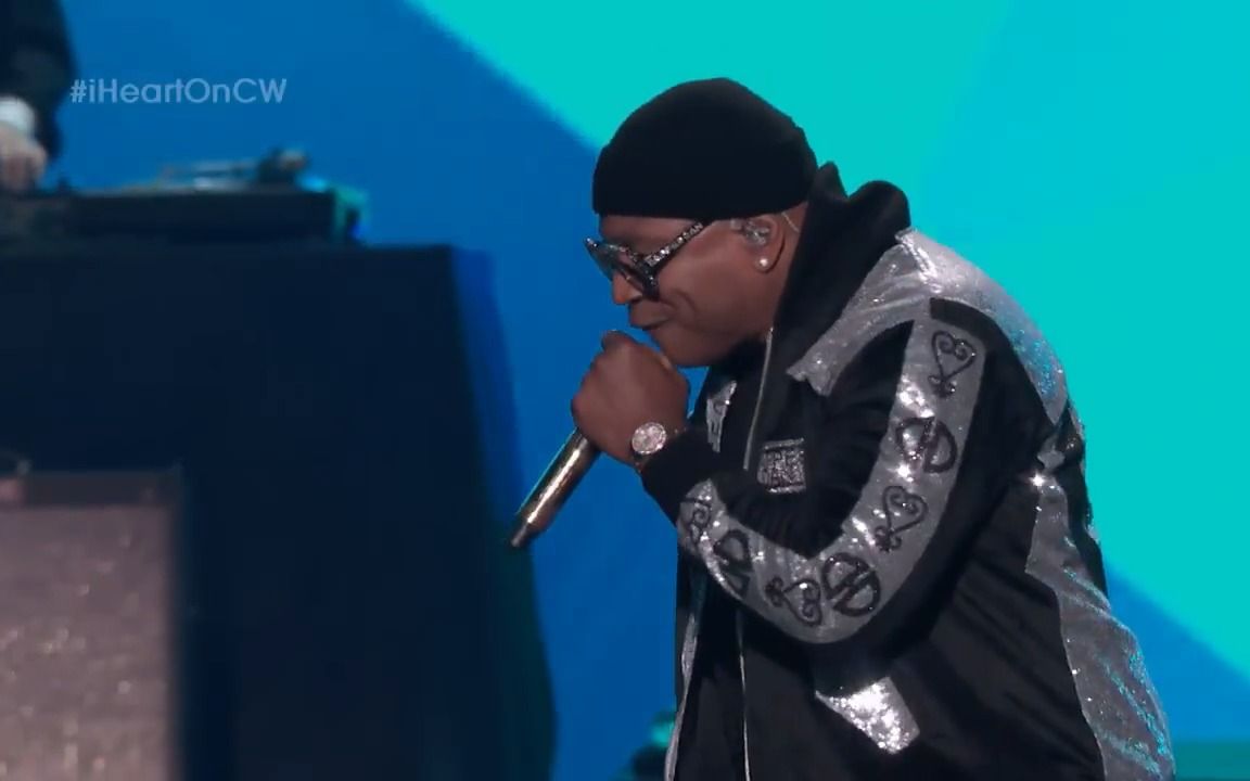 [图]LL COOL J Performs Headsprung and Loungin- at iHeartRadio Music Festival