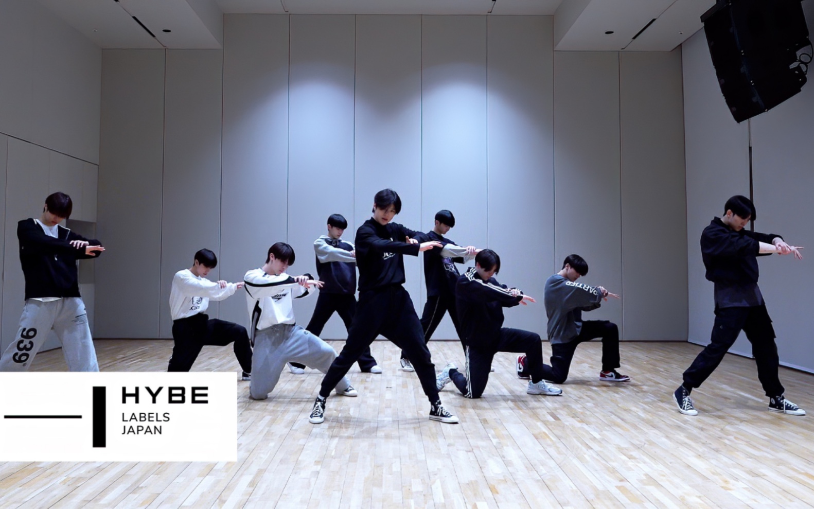 [图]【&TEAM / 4K】 'Under the skin' Dance Practice