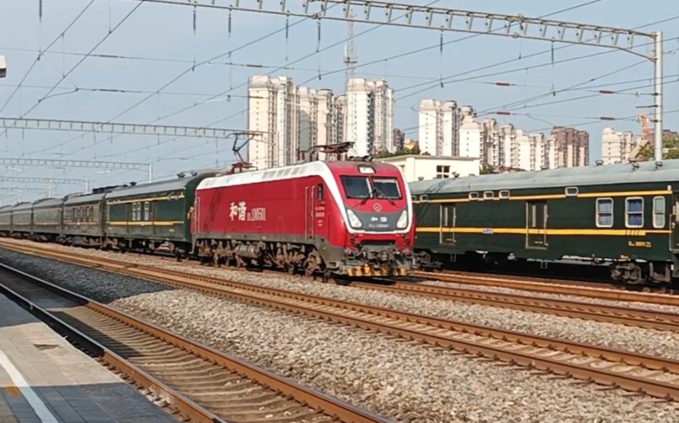 定州站:t9踩k7751和k7710晚点13分钟进站