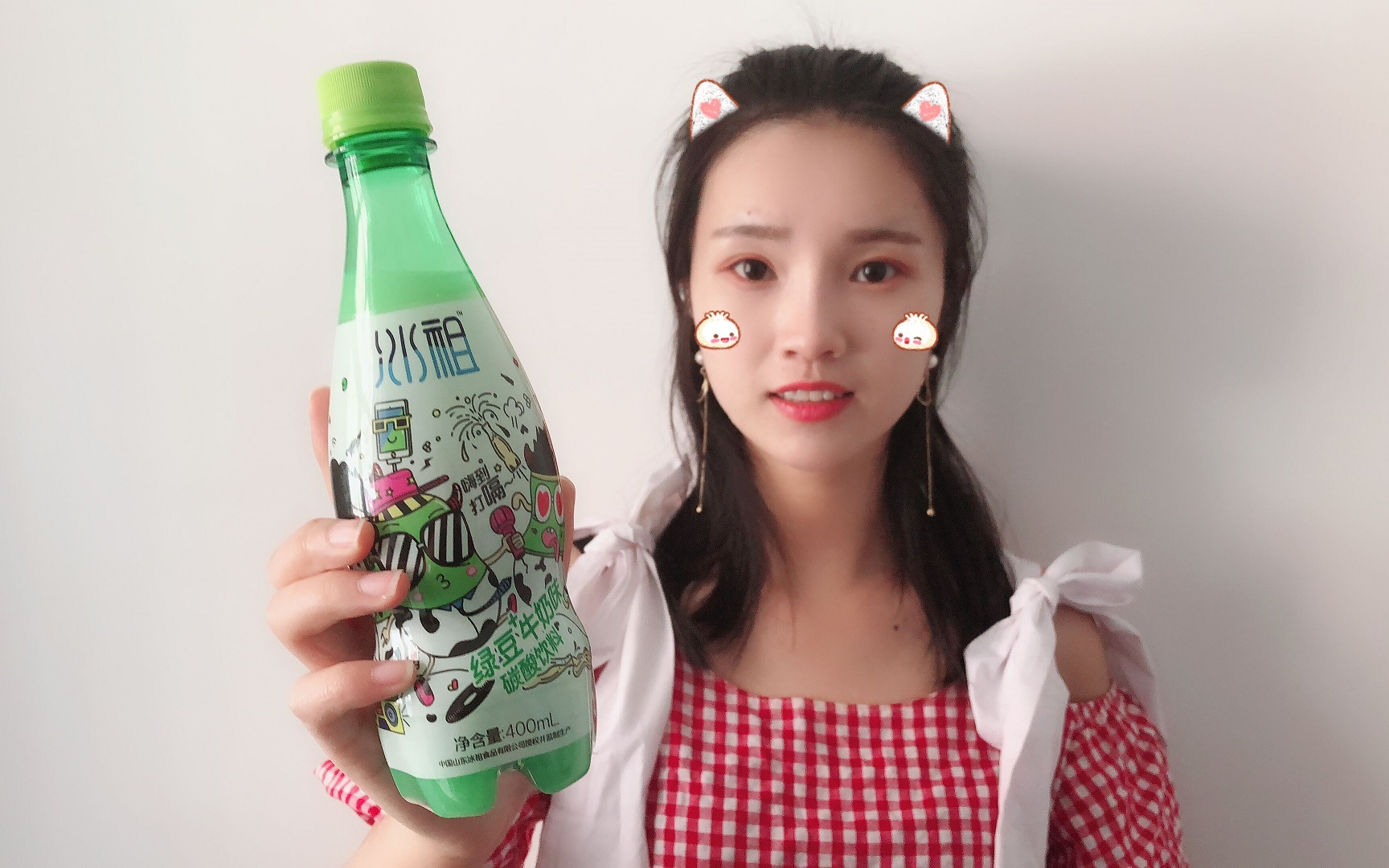 试喝嗨到打嗝的绿豆牛奶汽水味道这么奇葩妹子却说好喝