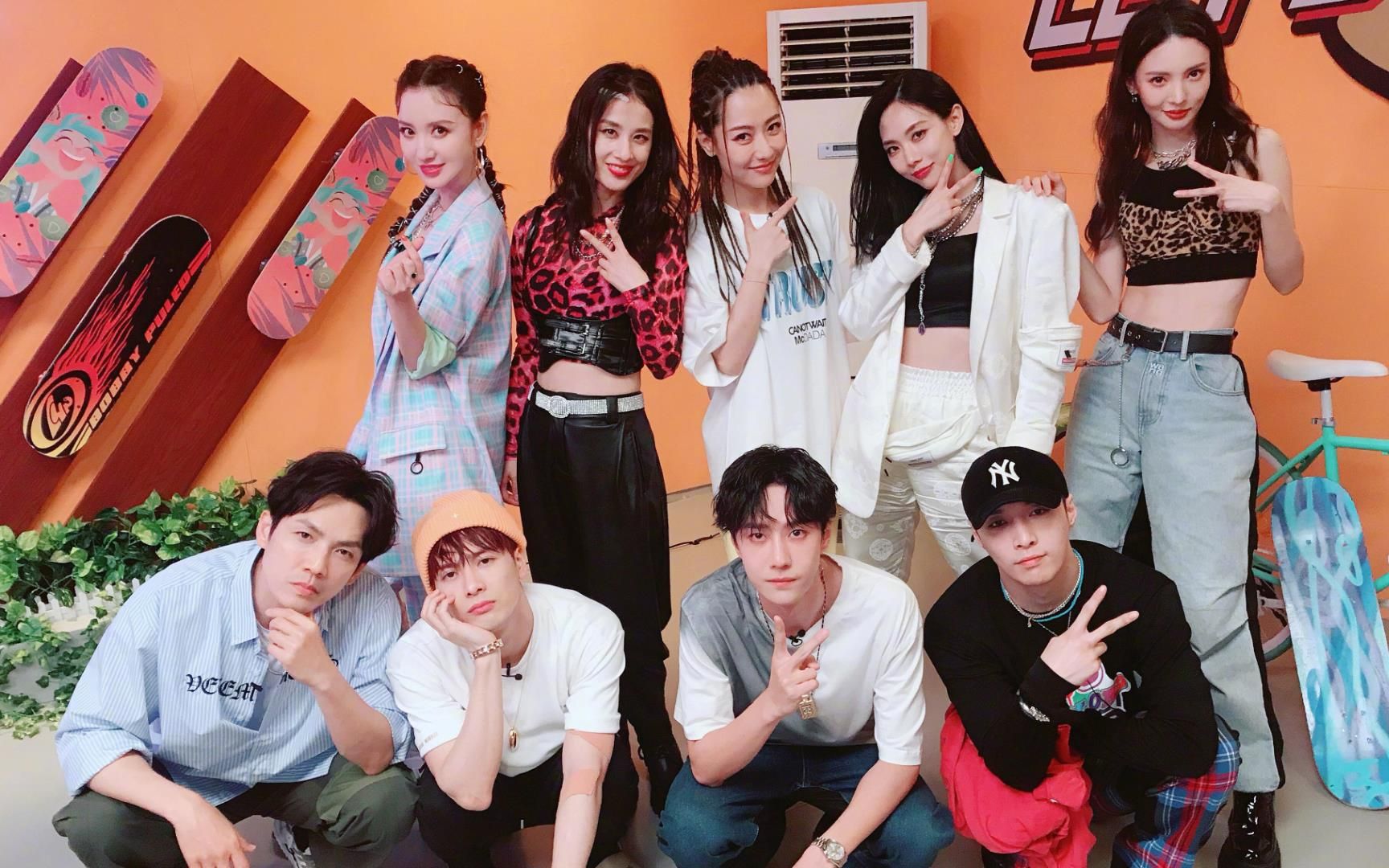 张萌发文告白王一博!喜欢却不好意思找其合影,只好p图太真实了