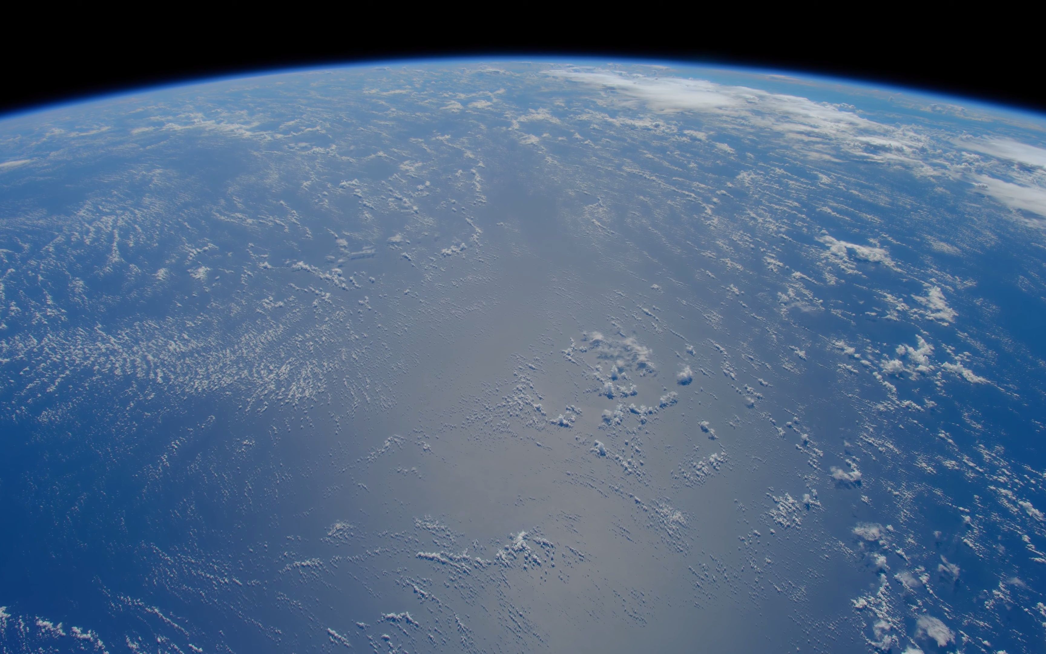 国际空间站下的地球真实全景