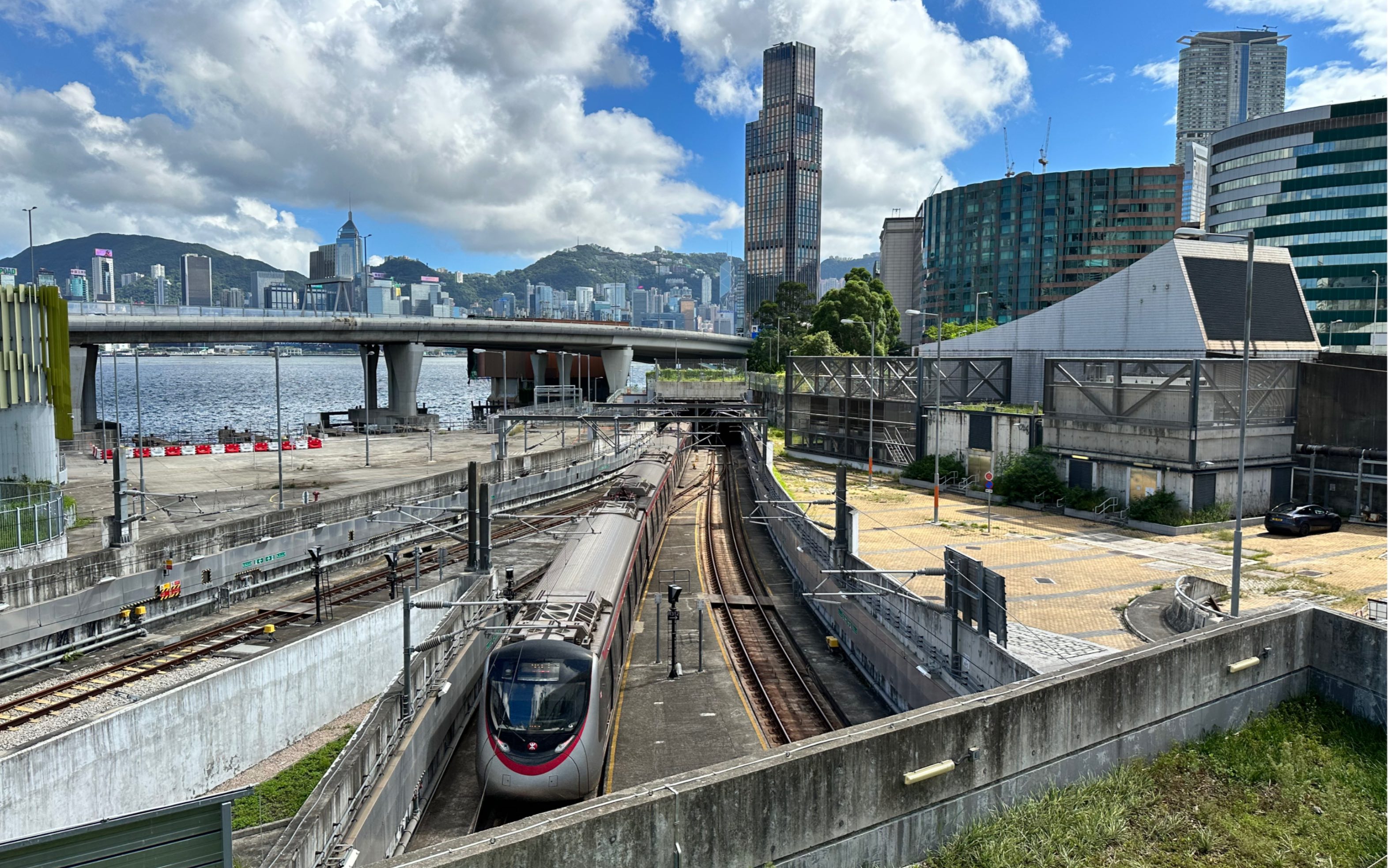 香港红磡体育馆内部（香港红馆体育场能容纳多少人）〔香港红什么体育馆〕