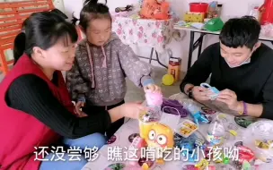 Download Video: 爸爸不让小糯米吃糖，鬼精的小家伙想了一个办法，成功说服爸爸，顺利拿到糖吃